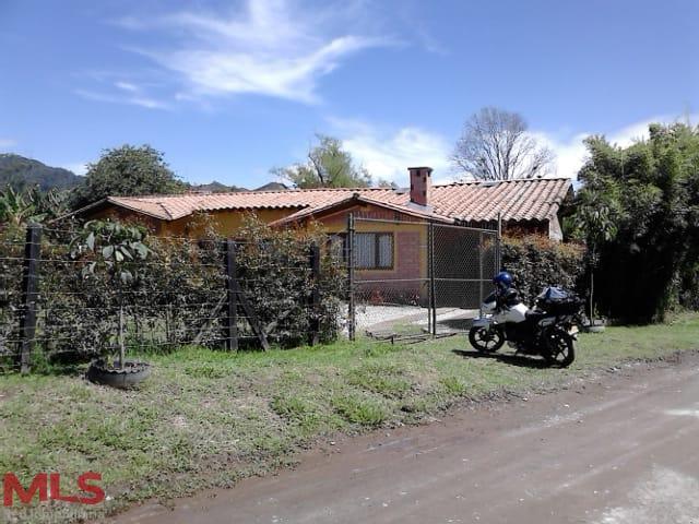 Casa en La Ceja, La Floresta