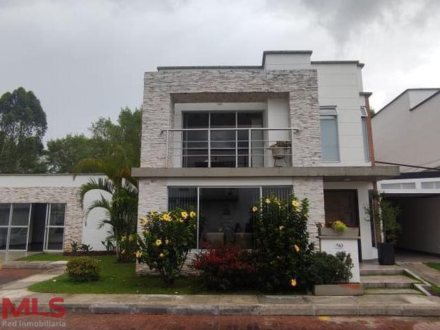 Casa en Rionegro, Corredor San Antonio - La Ceja (Rionegro)