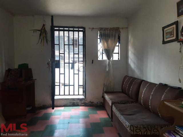 Casa en Medellín, Manrique Central Nº 1